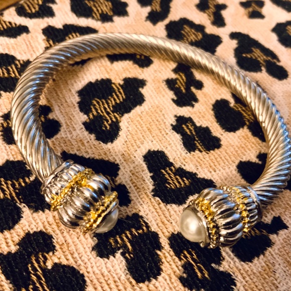 DESIGNER INSPIRED CABLE BRACELET ⭐️2-Tone Faux PEARL TWISTED CUFF NEW CONDITION - Picture 7 of 16